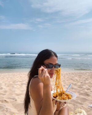 Aulia Sarah Instagram - haha hihi di pantai Jogja, terima kasih November ❤︎₊ ⊹🌊🌤️