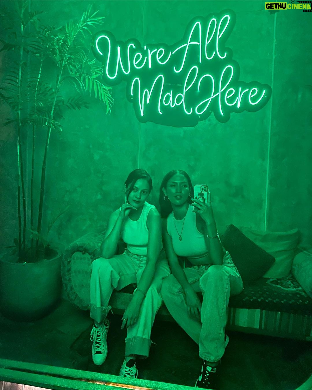 Aulia Sarah Instagram - ARA & KUMALA in REAL LIFE โค๏ธ๐๐๐๐๐งก๐ฉท๐ค full of love, joy, and laughs. really love her soul and energy ๐ปโจ yuk lihat langsung perbedaan antara CLARA+AULIA & ARA+KUMALA di @pertaruhantheseries @vidiooriginals @screenplayfilms_id ๐ฅณโจ