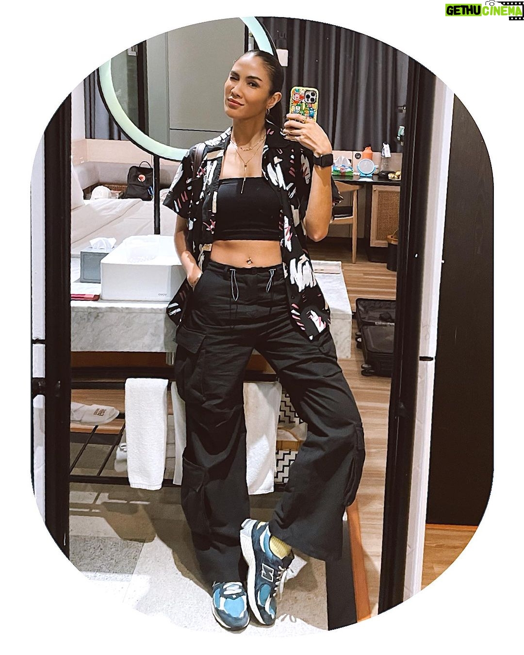Aulia Sarah Instagram - in a relationship with the mirror 🧚🏼♀️🪞✨