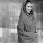 Aulia Sarah Instagram - POCUT LIMPAH 🦁🔥 “SINGA” nya Laksamana Malahayati, juga sahabat Malahayati sejak kecil. Komandan Intelejen Kesultanan, sekaligus menjadi Pasukan Inong Bale (pasukan militer para janda & perempuan Aceh pada tahun 1500-an). kisah cerita legenda kepahlawanan singa betina dari Aceh yang diangkat kembali dalam bentuk seni pertunjukan teaterikal “Jalasena Laksamana Malahayati” Kisah Heroik Perjuangan Laksamana Perempuan Pertama di Dunia. sungguh ini suatu hal yang tak pernah terbayangkan sebelumnya. tantangan terbesar bagiku (Aulia) & ku anggap ini adalah salah satu anugerah terindah dalam hidupku. pengalaman pertama di dunia seni pertunjukan teater, & langsung di beri kepercayaan untuk memainkan 3 karakter sekaligus dalam pertunjukannya nanti di Graha Bhakti Budaya @tim.cikini, 9 September 2023. wish me good luck and i'm hoping to see y’all there!! 💛🪄✨💫
