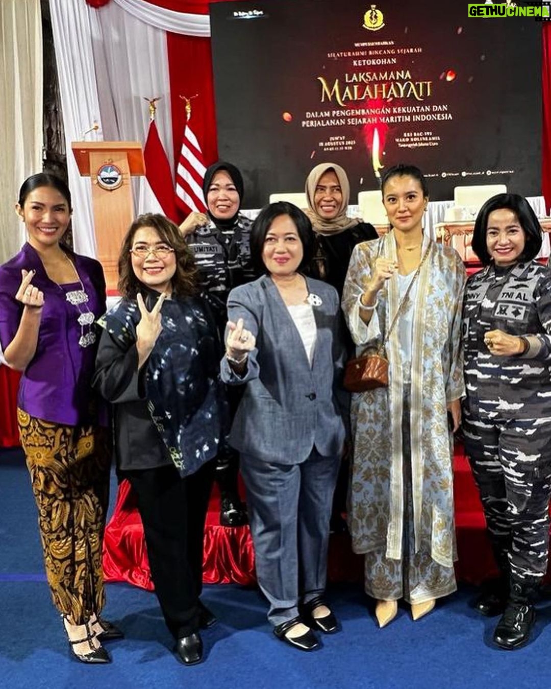 Aulia Sarah Instagram - Silaturahmi Bincang Sejarah Dalam Rangka Hut TNI ke-78 TNI AL, dengan tema "Ketokohan Laksamana Malahayati dalam Pengembangan Kekuatan dan Perjalanan Sejarah Maritim Indonesia" di KRI Banda Aceh-593 🛳️ ⚓️ (Dermaga Kolinlamil, Jakarta Utara). KRI Banda Aceh-593 ini adalah salah satu kapal perang terbesar milik Indonesia 🇮🇩✨ Dermaga Komando Lintas Laut Militer (KOLINLAMIL), Tg.Priok, Jakarta Utara..