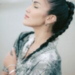 Aulia Sarah Instagram - feeling confident, being comfortable in your skin—that’s what really makes you beautiful. @bobbibrown ✨🩷🩶💫 📸 @agus.devayana