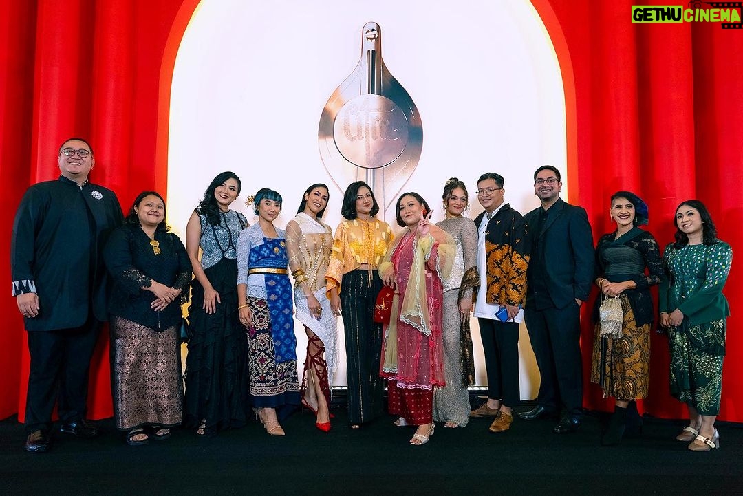 Aulia Sarah Instagram - honored to be a Festival Film Indonesia nominee for the first time! 'Like and Share' proudly boasts 11 nominations, a testament to the exceptional team behind it. gratitude to all πβ¨ here's to more achievements in the future π« @festivalfilmid @filmlikeandshare