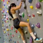 Aulia Sarah Instagram - scaling new heights: my first bouldering adventure! sudah ada yang pernah coba olahraga ini?! SUSAH tapi SERUUU BANGET 🧗🏻‍♀️😆🙌🏼