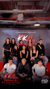 Aulia Sarah Instagram - Masih banyak misteri di Desa Penari yang belum terungkap. Sampai bertemu di 𝐊𝐊𝐍 𝐝𝐢 𝐃𝐞𝐬𝐚 𝐏𝐞𝐧𝐚𝐫𝐢 𝟐: 𝐁𝐚𝐝𝐚𝐫𝐚𝐰𝐮𝐡𝐢. #Badarawuhi #KKNDiDesaPenari2 #KKNDiDesaPenari #MDEntertainment #MDPictures