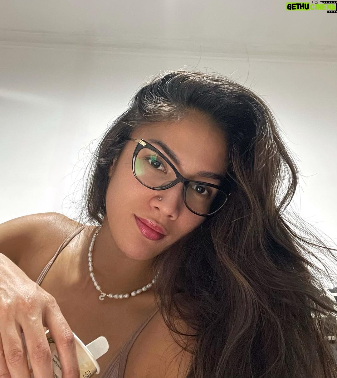 Aulia Sarah Instagram - just finished work for today, been busy but great to meet all the people i have worked with πβ¨ akhirnya sampai rumah.. sudah selesai bersih-bersih, tidak lupa juga skin care routine, and nowww.. all i need is ice cream to make it perfect! have a great weekend, everyone π« #ThisIsAul