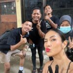 Aulia Sarah Instagram - i dedicated these pictures for y’all.. keluarga besar @pertaruhantheseries @screenplayfilms_id @vidiooriginals #pertaruhantheseries2 💛✨ SPECIAL THANKS to mas @sidharta_tata & mas @fajarmarsan yang sudah menciptakan karakter Kumala dan mempercayakannya ke aku, and BIG THANKS buat semua ensemble casts + all crew yang sudah membantuku untuk menghidupkan karakter Kumala (sorry banget ga bisa di tag satu-satu namanya, kepenuhan euy). terima kasih untuk semua energi baik yang sudah kalian berikan, aku bersyukur bisa kenal & punya pengalaman ini bareng kalian semua 🤗 and last but not least.. terima kasih banyak buat semua temen-temen yang udah nonton, yang telah setia menanti+mencintai+menikmati+menghargai+mengapresiasi karya kami. apalah kami tanpa kalian, aku berterima kasih sekali lagi. SEE YOU AGAIN 🌻💫