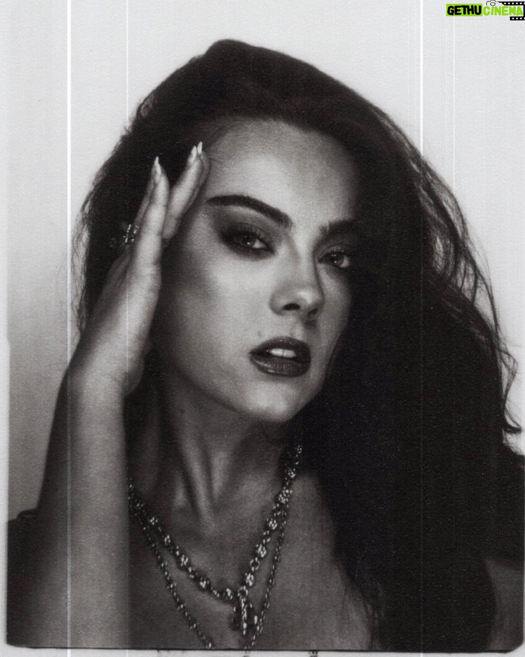 Ava Allan Instagram - meet me in the photo booth⭐️⭐️