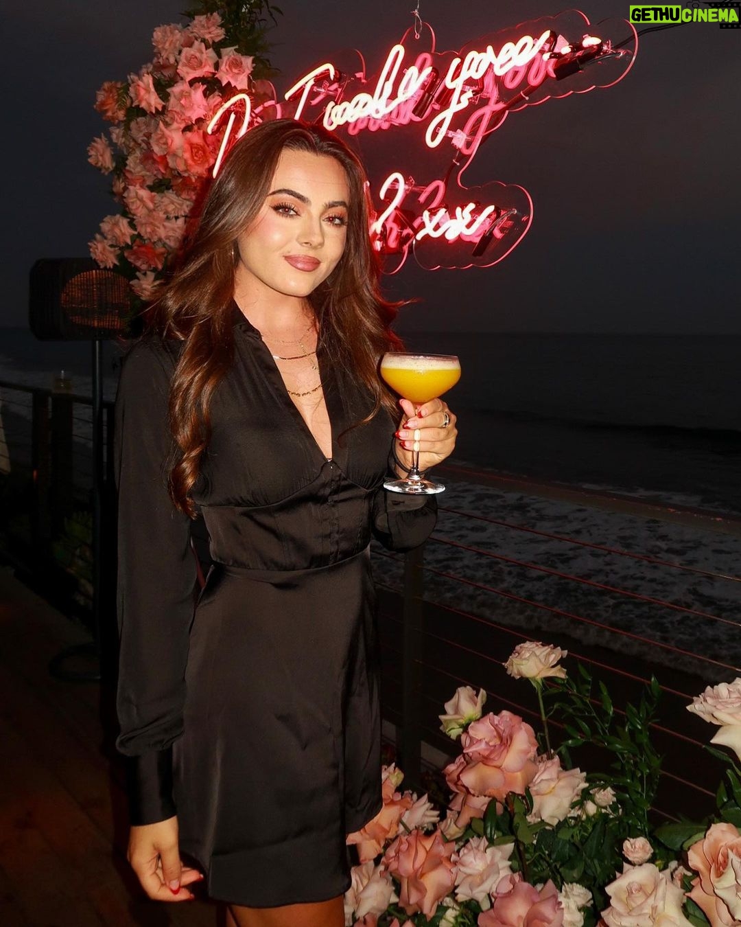 Ava Allan Instagram - Dinner with a view 🌊🍹 Nobu Malibu