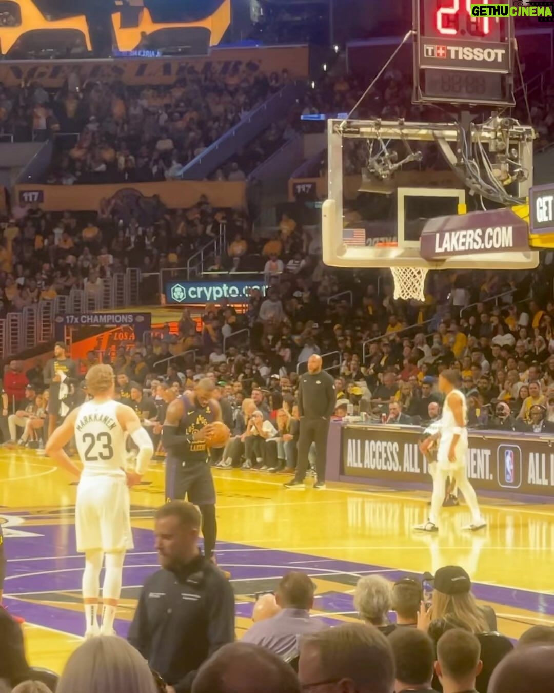 Ava Allan Instagram - Lakers made it look too easy last night 💜🏀💛 Crypto.com Arena
