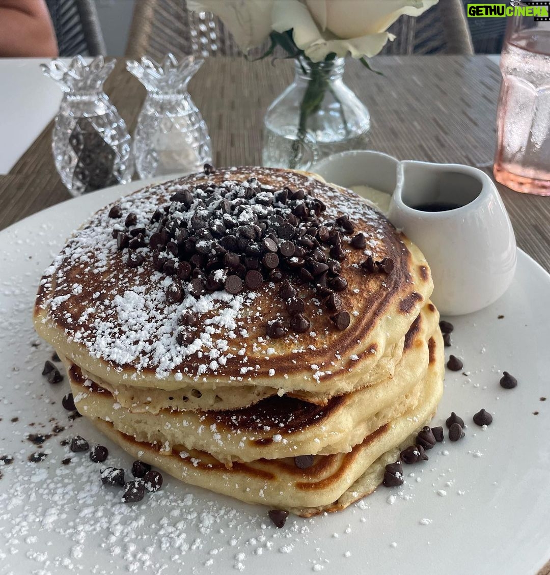 Ava Allan Instagram - Peanut butter whiskey, pancakes and pizza Los Angeles, California