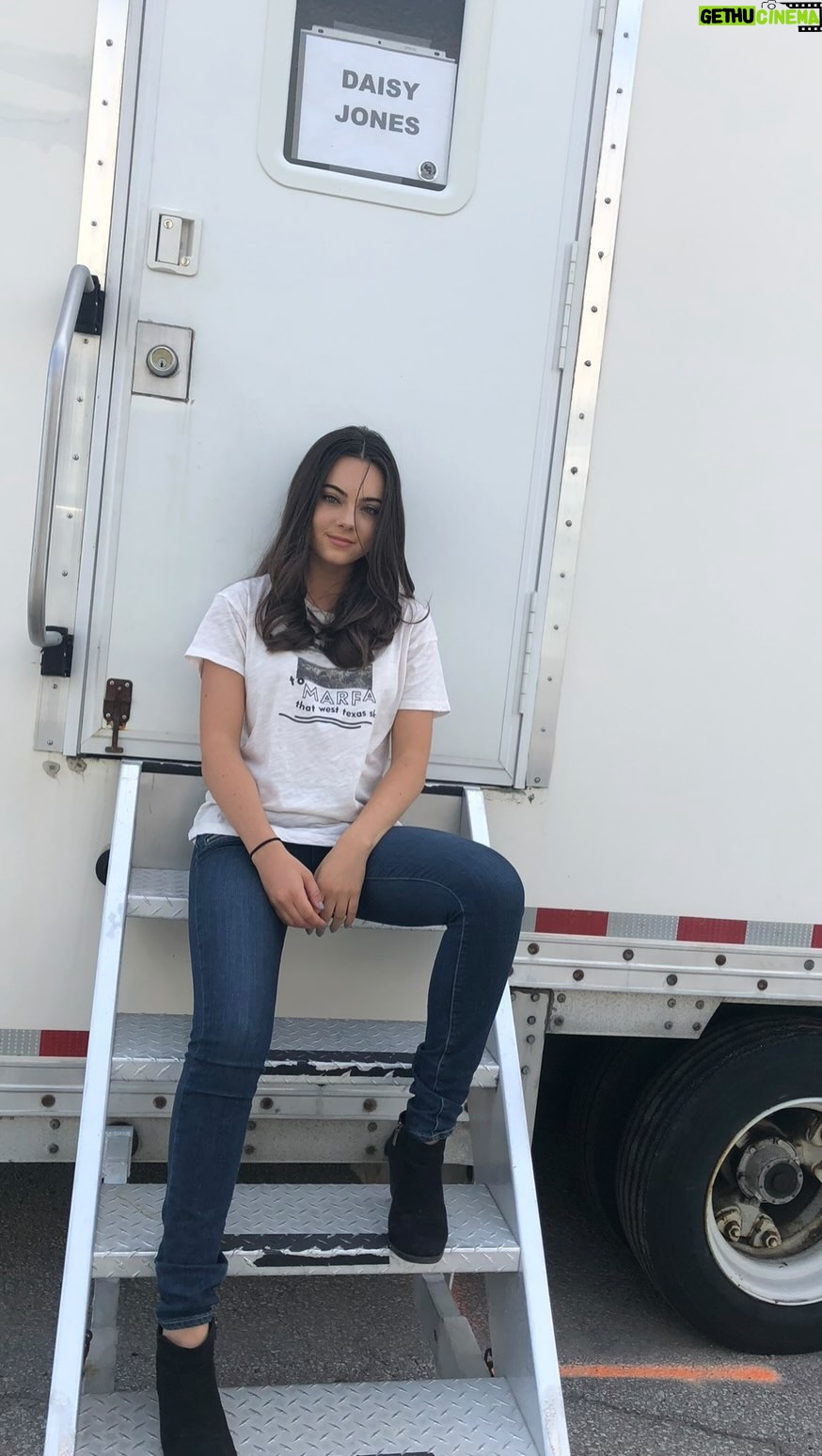Ava Allan Instagram - Since everyone is watching Suits right now here’s a little throwback from the show as my character Daisy Jones. If you’re watching keep an eye out for me in Season 8 :) #suits #suitsusa @suitspeacock @netflix