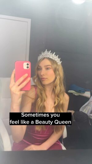Ava August Instagram - My song Beauty Queen is out everywhere <3