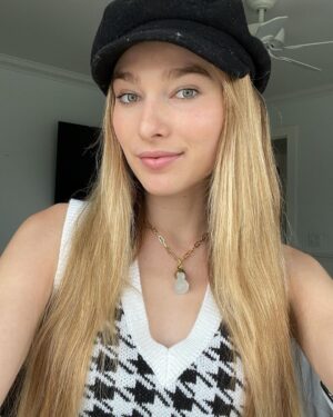 Ava August Instagram - 🎸I’M PERFORMING TONIGHT 🎸