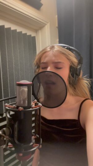 Ava August Instagram - Day in the life writing and recording in LA <3