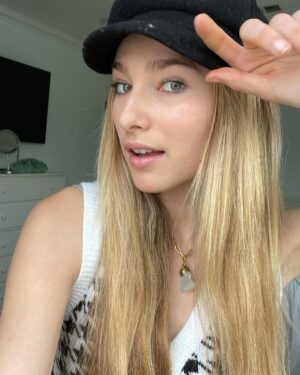 Ava August Instagram - 🎸I’M PERFORMING TONIGHT 🎸