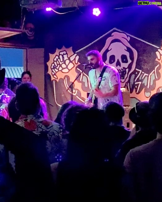 Avi Lake Instagram - Such an awesome concert & performance by @iamdesrocs @thebluestones & @firstinflightband !! Super talent people & incredible performers!! Absolutely check all of them out! 🤩🎸 The Far Out Lounge and Stage