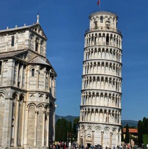 Avi Lake Instagram - Leaning tower of Pisa!! 🤩 #leaningtowerofpisa #pisa