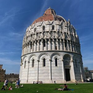 Avi Lake Instagram - Leaning tower of Pisa!! 🤩 #leaningtowerofpisa #pisa Pisa, Italy