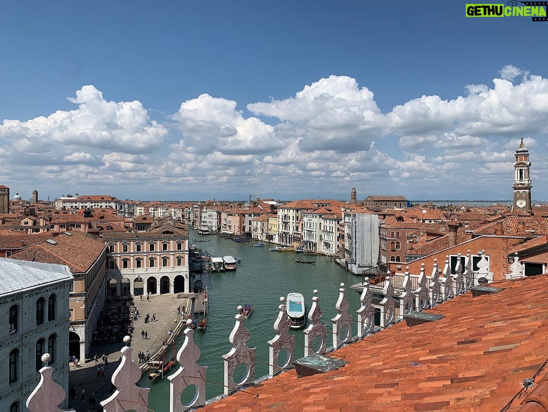 Avi Lake - 3.2K Likes - Hey siri, play “My heart is buried in Venice” by @rickymontgomery !! 🤩💙 #venice #italy