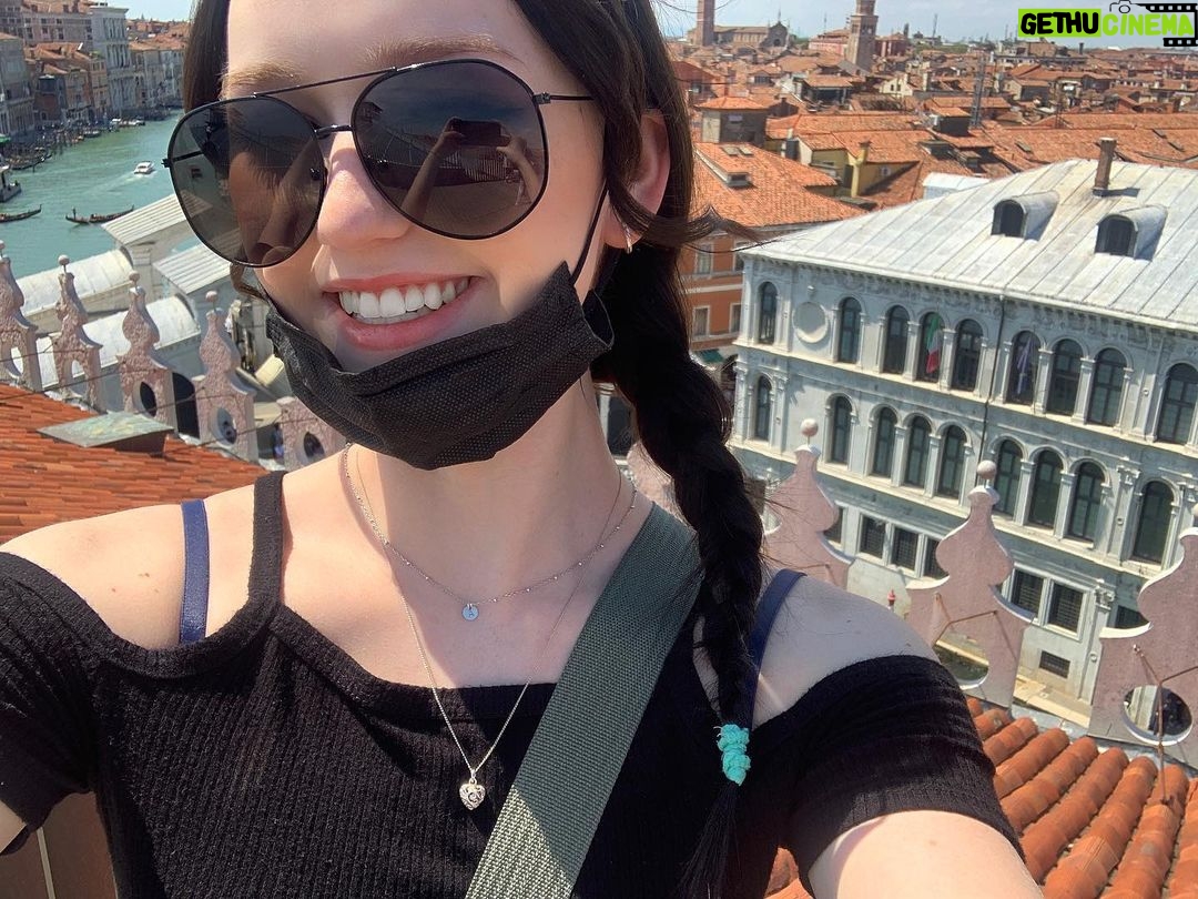 Avi Lake - 3.2K Likes - Hey siri, play “My heart is buried in Venice” by @rickymontgomery !! 🤩💙 #venice #italy