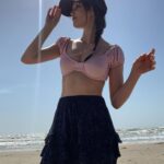 Avi Lake Instagram - #beachday ☀️🏝💓