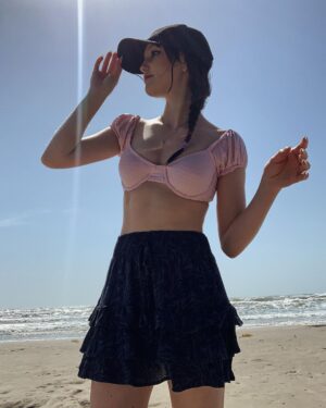Avi Lake Instagram - #beachday ☀️🏝💓