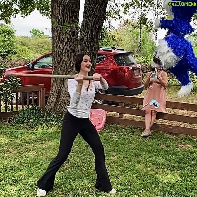 Avi Lake Instagram - You’re never too old to beat a piñata! Happy Easter!!🐰💕🍭 #happyeaster #actionshot