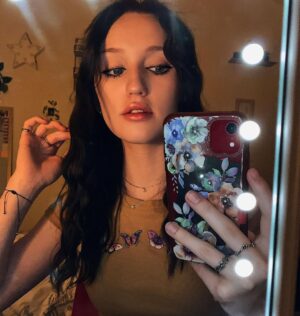 Avi Lake Instagram - 🦋💟💓