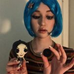 Avi Lake Instagram - Can anyone guess what my favorite movie is? Happy Halloween!! 🎃💙🐈‍⬛ #coraline