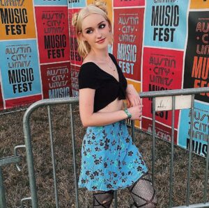 Avi Lake Instagram - A little late to posting but I had such a fun time at #ACL day 1 last weekend!! :)🦋🖤 #aclfestival #austincitylimits