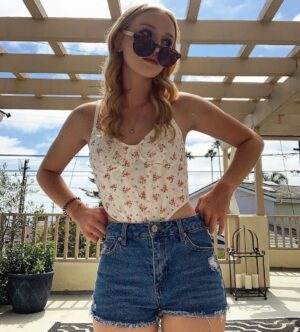 Avi Lake Instagram - 💕🌴☀️
