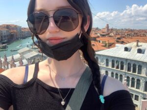 Avi Lake Instagram - Hey siri, play “My heart is buried in Venice” by @rickymontgomery !! 🤩💙 #venice #italy