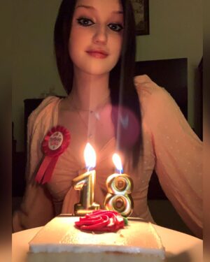 Avi Lake Instagram - 18!! 💕🎂 🎉 #18thbirthday