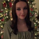 Avi Lake Instagram - Happy Christmas Eve!! :)🎄