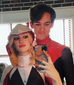 Avi Lake Instagram - Happy Halloween! 🕷️❤️ #spidergwen #happyhalloween