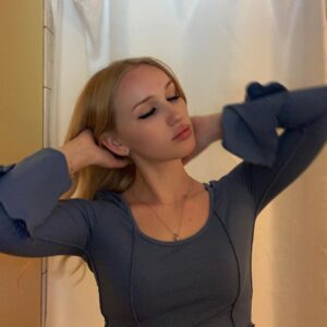 Avi Lake Instagram - Hi :)