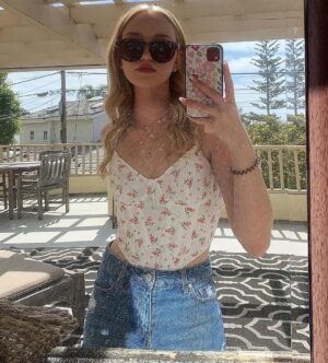 Avi Lake Instagram - 💕🌴☀️