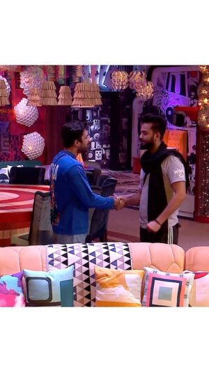 Avinash Sachdev Instagram - Zindagi ki yei kahani hai, dushman bhi dost ban jayenge! Dil ki gehraiyon se jhakkar dekho, kuch alag hi rishte jagmagayenge! ✨💖

Our #Herono1 is not only winning hearts outside but also inside the house with his positivity. Way to go our ⭐️

 #DushmanToDost #AvinashSachdev #AvinashVijaySachdev #AVS #Sachkadev #Avinashinbiggboss #Avinashinbbott #Biggbossott #Avinashkipaltan #lionofthejungle