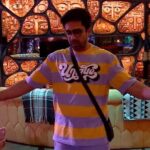 Avinash Sachdev Instagram - Jalne walo ki toh ruh bhi jalani hai 😂🔥 Haters can troll our #Herono1 all they want but nothing can shake his integrity. Giving back a taste of their own medicine in his own funny way that’s our guy for you. 🤩❤️ #AvinashSachdev #AvinashVijaySachdev #AVS #Sachkadev #Avinashinbiggboss #Avinashinbbott #Biggbossott #Avinashkipaltan #lionofthejungle #trollers #haters