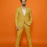 Avinash Sachdev Instagram - Who said mango season is over ?😂🥭 Kaisi lagi aap sabko humare #Herono1 ka weekend look ? Styled by : @Akansha.27 @tiara_gal Outfit by : @terzeebyzeeshanazamali 📸 : @lsd.photography.official #AvinashSachdev #AvinashVijaySachdev #AVS #Sachkadev #Avinashinbiggboss #Avinashinbbott #Biggbossott #Avinashkipaltan #lionofthejungle