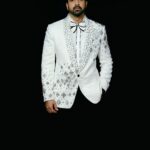 Avinash Sachdev Instagram - On the dark side it’s all black and white 🖤 Kaisa laga aap sabko humare #HeroNo1 ka pehla weekend ka vaar look ? 😎❤️ Styled by : @akansha.27 @tiara_gal Outfit by: @videshistudiobyabhishek Shoes by : @vincenziorobertina #AvinashSachdev #AvinashVijaySachdev #AVS #Sachkadev #Avinashinbiggboss #Avinashinbbott #Biggbossott #Avinashkipaltan #lionofthejungle