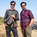 Avinash Sachdev Instagram - The most difficult and the most amazingly adventurous shoot of my life with mind blasting facts about earth and human evolution. 10 cities 2300 kms by road, featuring a new landscape everyday. Without the fun loving crew it wouldn't have been possible for all of us to survive this thrilling shoot, where we experienced surprises everyday specially in the remote areas. So my first ever experience in anchoring was indeed a special one, and thanks to madhyaprdesh tourism and geological survey of india where i could witness the story behind 'the big bang theory'. Waiting for this one to release soon... 😊🙏 #shukr #madhyapradeshtourism #gsi #thebigbangtheory