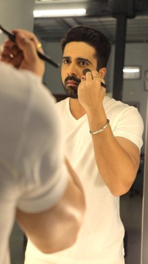 Avinash Sachdev Instagram - Heeriye Heeriye aaaa...... loving it!❤️

Styled by @akansha.27 @tiara_gal
Assisted by @whatmanaaadoes 
#heeriye #lovingit #musicislife #lovethevibe #avinashvijaysachdev #avinashians #avifandom #avinaaz #avs #loveyourself #stayhappy