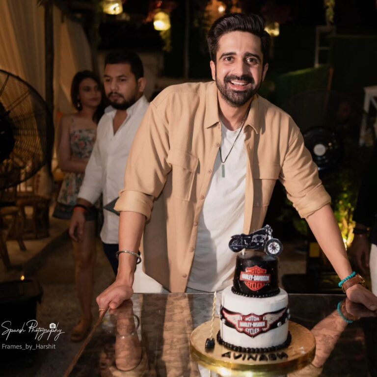 Avinash Sachdev Instagram - Thanks a ton for all the lovely wishes on my best birthday ever. Chatees rocked indeed... 😃🤗❤️ Thank you @zenabakes for my favorite #harleydavidsoncake 😍 📷: @sparsh.photography #bestbirthdayever #harleydavidson #cakedesign #truetrammtrunk #birthdaycelebration #bestfriends #friendsarefamily #lovelyambiance #loveyourself #bestgift