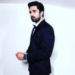 Avinash Sachdev Instagram - Feeling Bond 🖤 Styled by - @purvabansal5 Outfit by - @labelparampara Photography by - @portraitdeewana #avinashvijaysachdev #avs #classic #classispermanent #blacklove