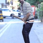 Avinash Sachdev Instagram - BTS! Love for cricket, between shots... 😎 Wardrobe : @powerlookofficial #avinashvijaysachdev #avs #photoshoot #betweenshots #bts #cricketlover #cricketlife #msdians #msdhoni #lovemyjob #enjoylife #workhard #partyhard HZ