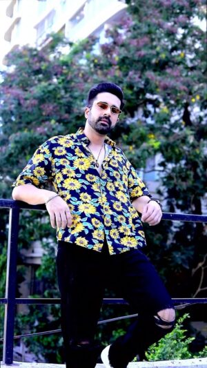 Avinash Sachdev Instagram - Hello Weekend ! 😎

Outfit : @powerlookofficial 
Make up and hair : @manishmakeupartist

#AvinashSachdev #AvinashVijaySachdev #AVS #Sachkadev #Avinashinbiggboss #Avinashinbbott #Biggbossott #Avinashkipaltan #lionofthejungle