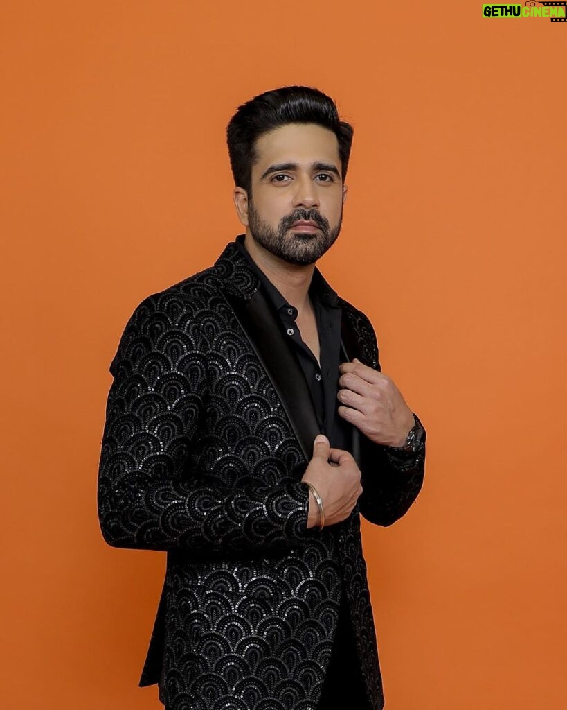 Avinash Sachdev Instagram - Dressed to impress, our #Herono1 in black suit redefine 'swag' ! Ready to steal hearts and the spotlight 🖤🎬 Styled by @tiara_gal @akansha.27 Outfit by @mehboobsons Shoes @warewood_shoemakers Assisted by @whatmanaaadoes Make up and hair @manishmakeupartist #AvinashSachdev #AvinashVijaySachdev #AVS #Sachkadev #Avinashinbiggboss #Avinashinbbott #Biggbossott #Avinashkipaltan #lionofthejungle