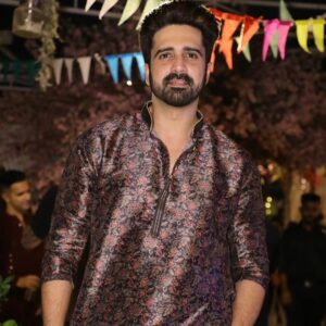 Avinash Sachdev Instagram - Choose to Shine 🪔 
Happy Diwali in Advance 

Outfit by : @eliteindia_134
Styled by : @styleby_shivi